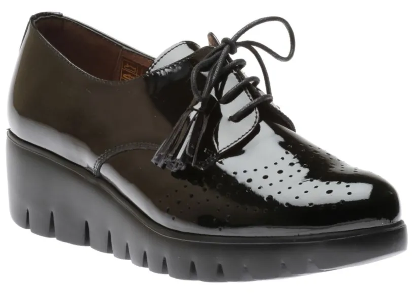 c_l_black_patent_0.webp C3385 L Black Patent
