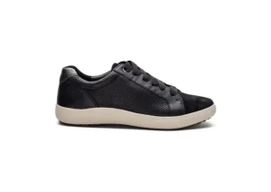 Courtney Lace Black