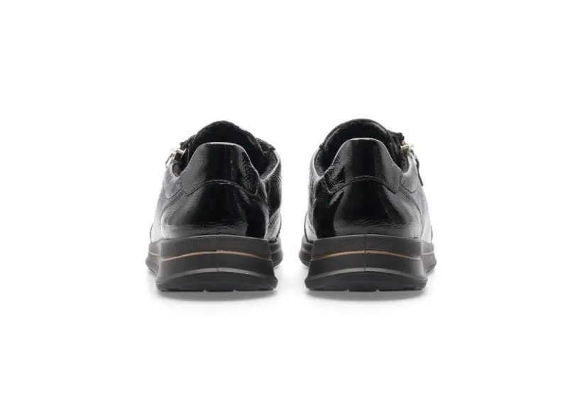 oleanna_black_patent_3.webp Oleanna Black Patent