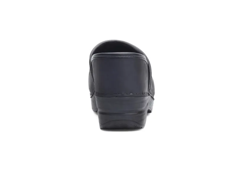professional_oiled_black__3.webp Professional Oiled Black Leather Clog