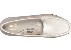 Simplify Pearl Bone Slip On Loafer