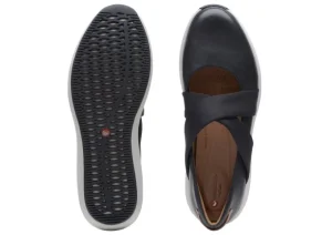 Un Rio Cross Black Leather Slip-On Sneaker